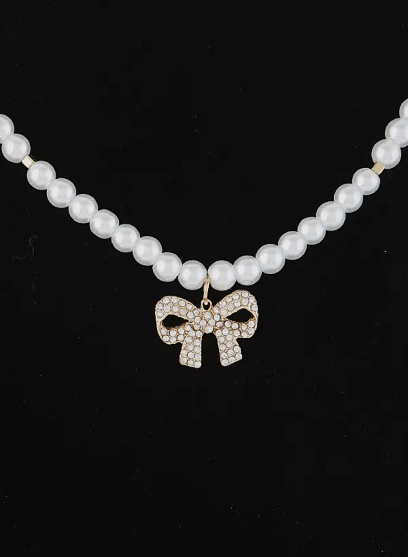 Pearls & bow necklace