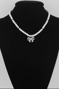 Pearls & bow necklace