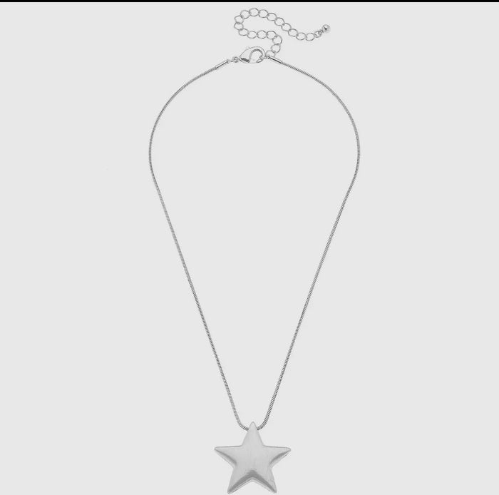 Puff star necklace